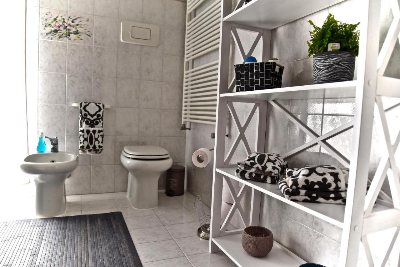 Modern Apartment Halfway Between Milan And Como Cogliate Екстериор снимка