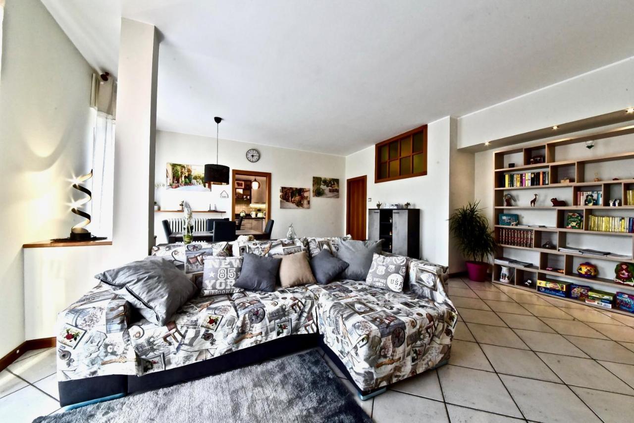 Modern Apartment Halfway Between Milan And Como Cogliate Екстериор снимка