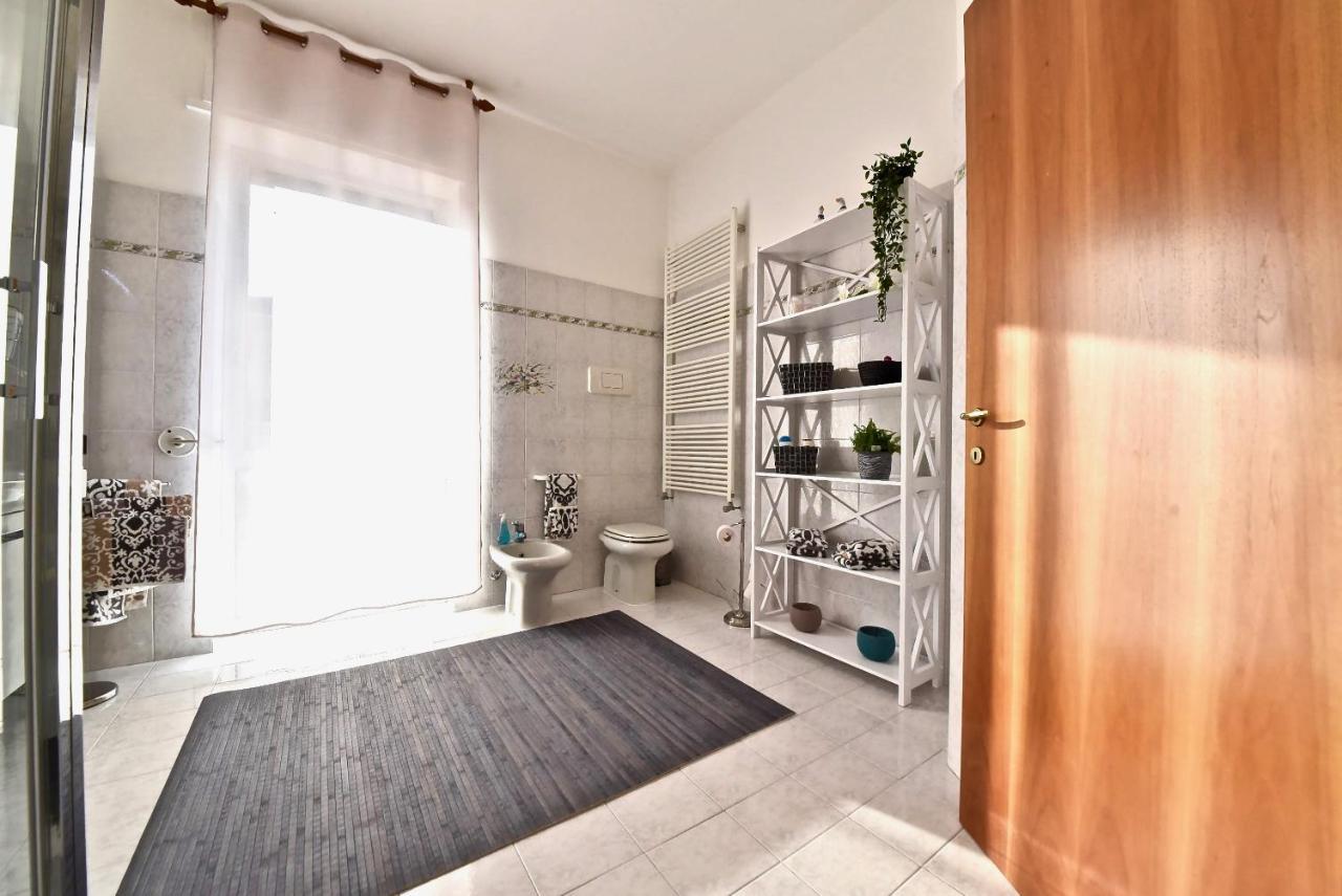 Modern Apartment Halfway Between Milan And Como Cogliate Екстериор снимка
